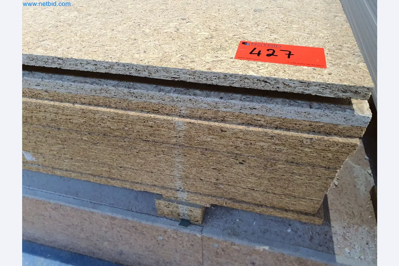 Machines voor hout- en metaalbewerking en magazijn van een fabrikant van geprefabriceerde huizen-2