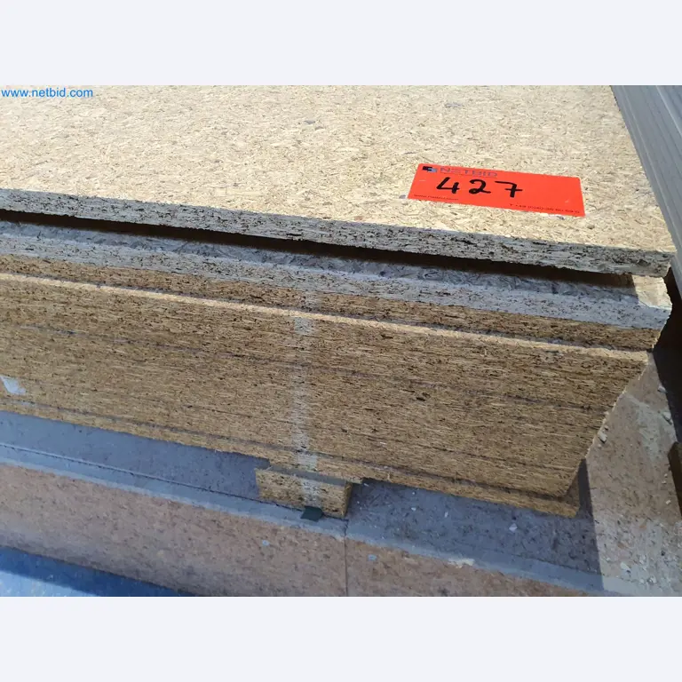 Machines voor hout- en metaalbewerking en magazijn van een fabrikant van geprefabriceerde huizen-2