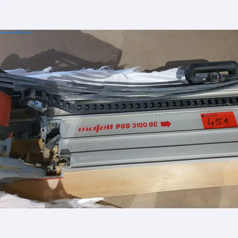 Machines pour le travail du bois et du métal et entrepôt d'un fabricant de maisons préfabriquées-2