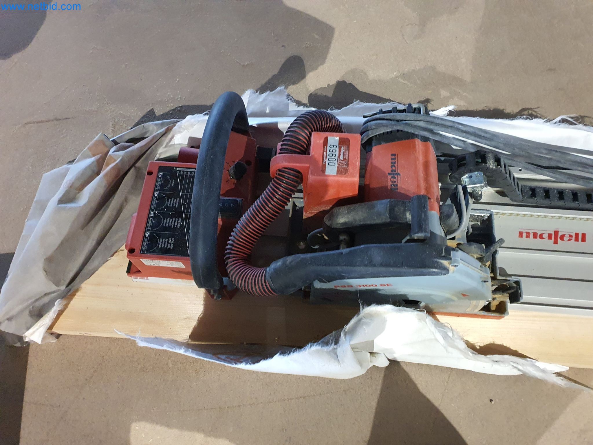 Maszyny do obróbki drewna i metalu oraz magazyn producenta domów prefabrykowanych-3