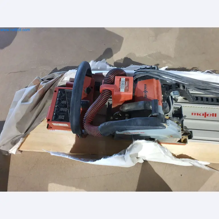 Machines pour le travail du bois et du métal et entrepôt d'un fabricant de maisons préfabriquées-3