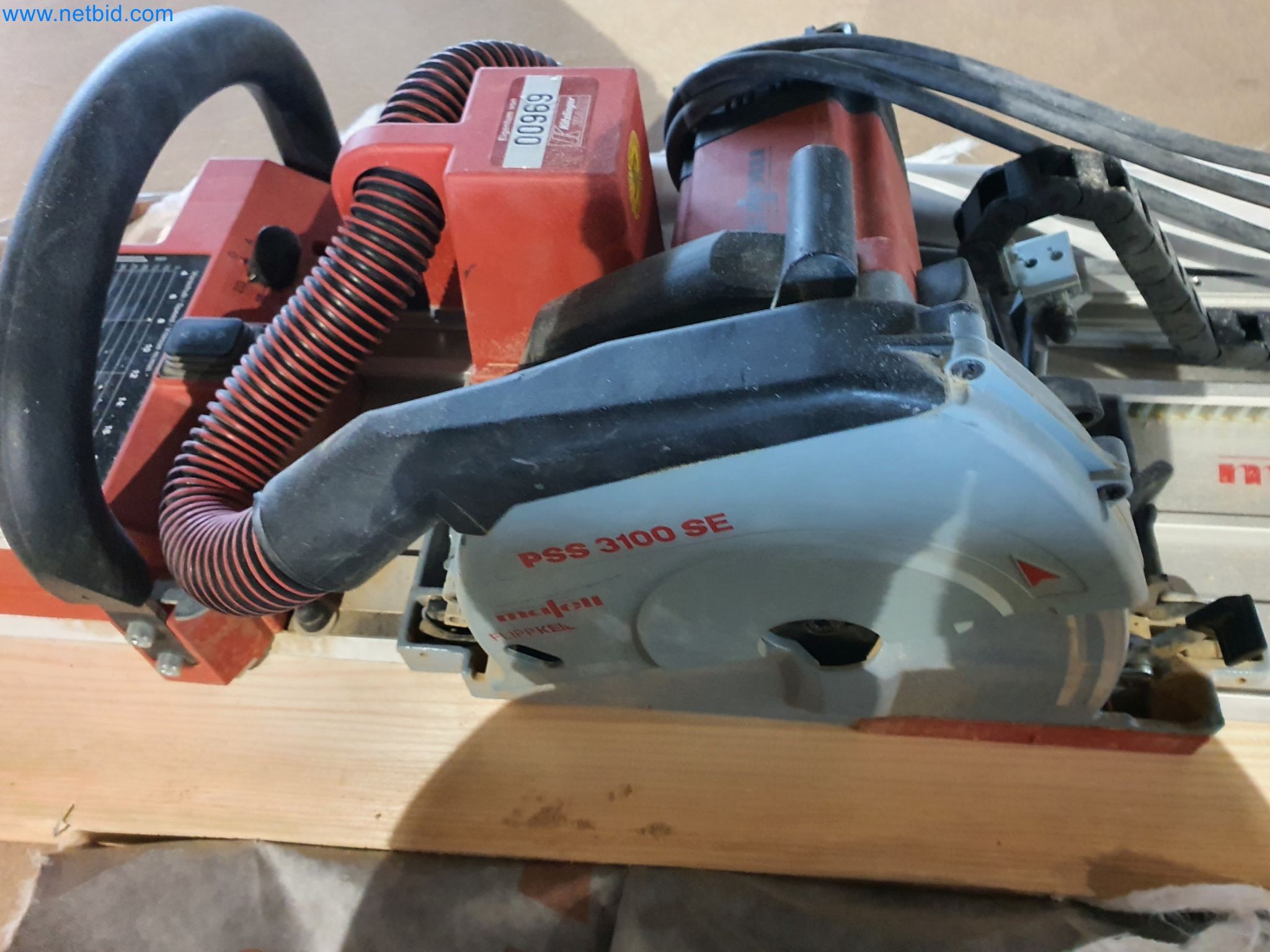 Maszyny do obróbki drewna i metalu oraz magazyn producenta domów prefabrykowanych-4