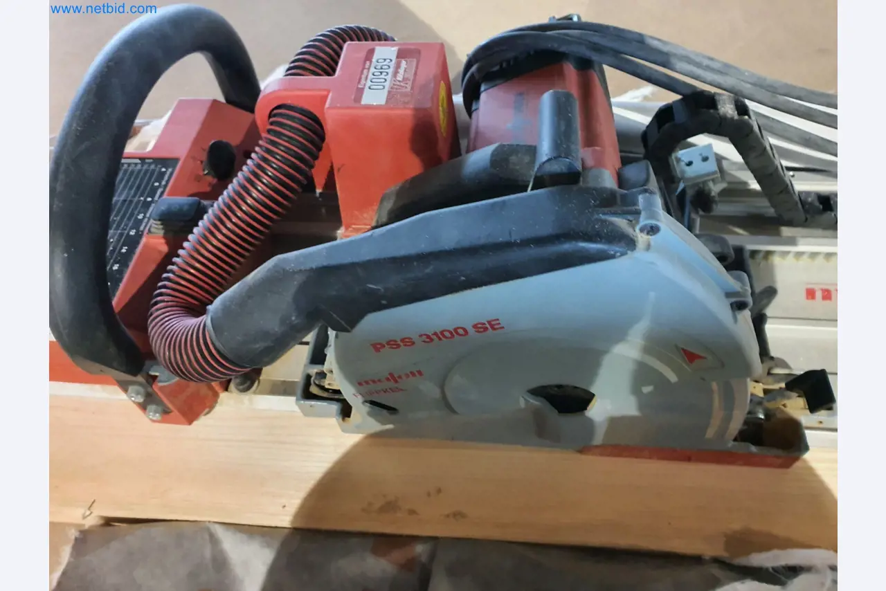 Machines pour le travail du bois et du métal et entrepôt d'un fabricant de maisons préfabriquées-4