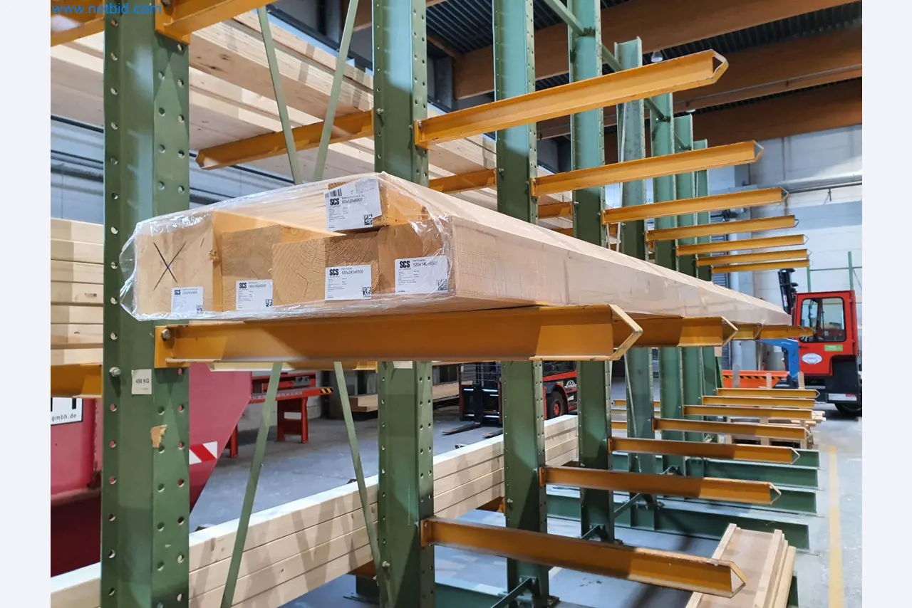 Machines pour le travail du bois et du métal et entrepôt d'un fabricant de maisons préfabriquées-3