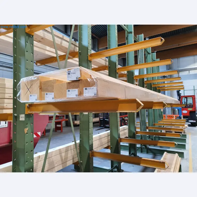 Machines pour le travail du bois et du métal et entrepôt d'un fabricant de maisons préfabriquées-3