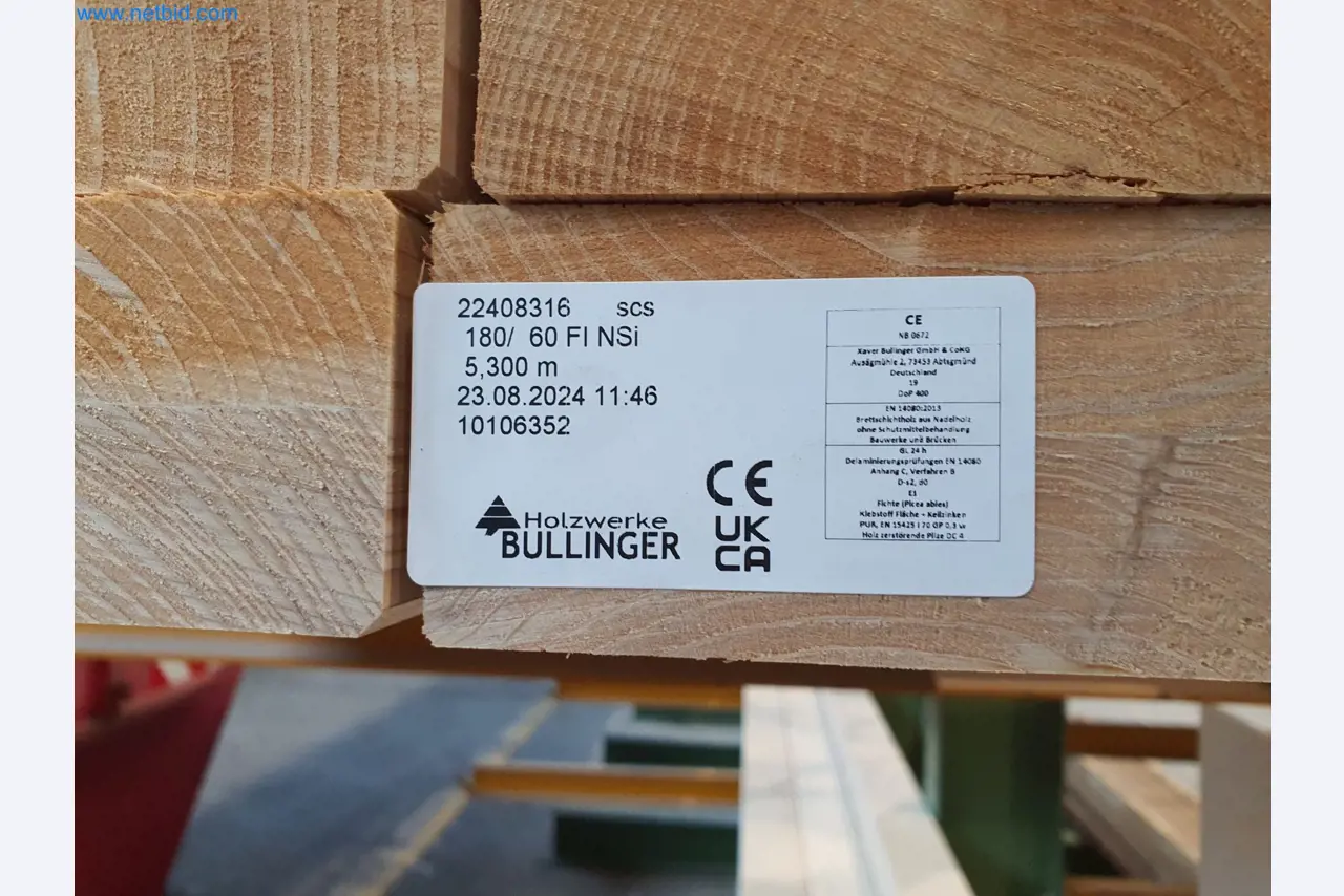 Machines pour le travail du bois et du métal et entrepôt d'un fabricant de maisons préfabriquées-5