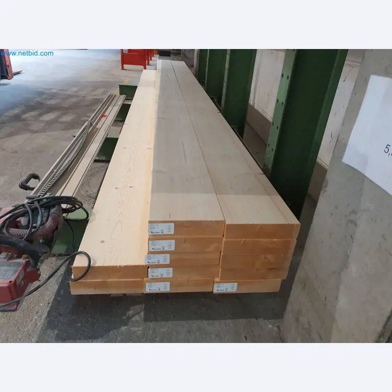 Machines pour le travail du bois et du métal et entrepôt d'un fabricant de maisons préfabriquées-3