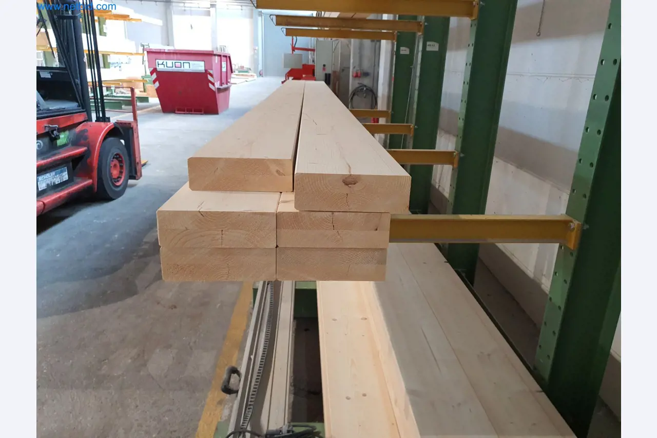 Machines pour le travail du bois et du métal et entrepôt d'un fabricant de maisons préfabriquées-4