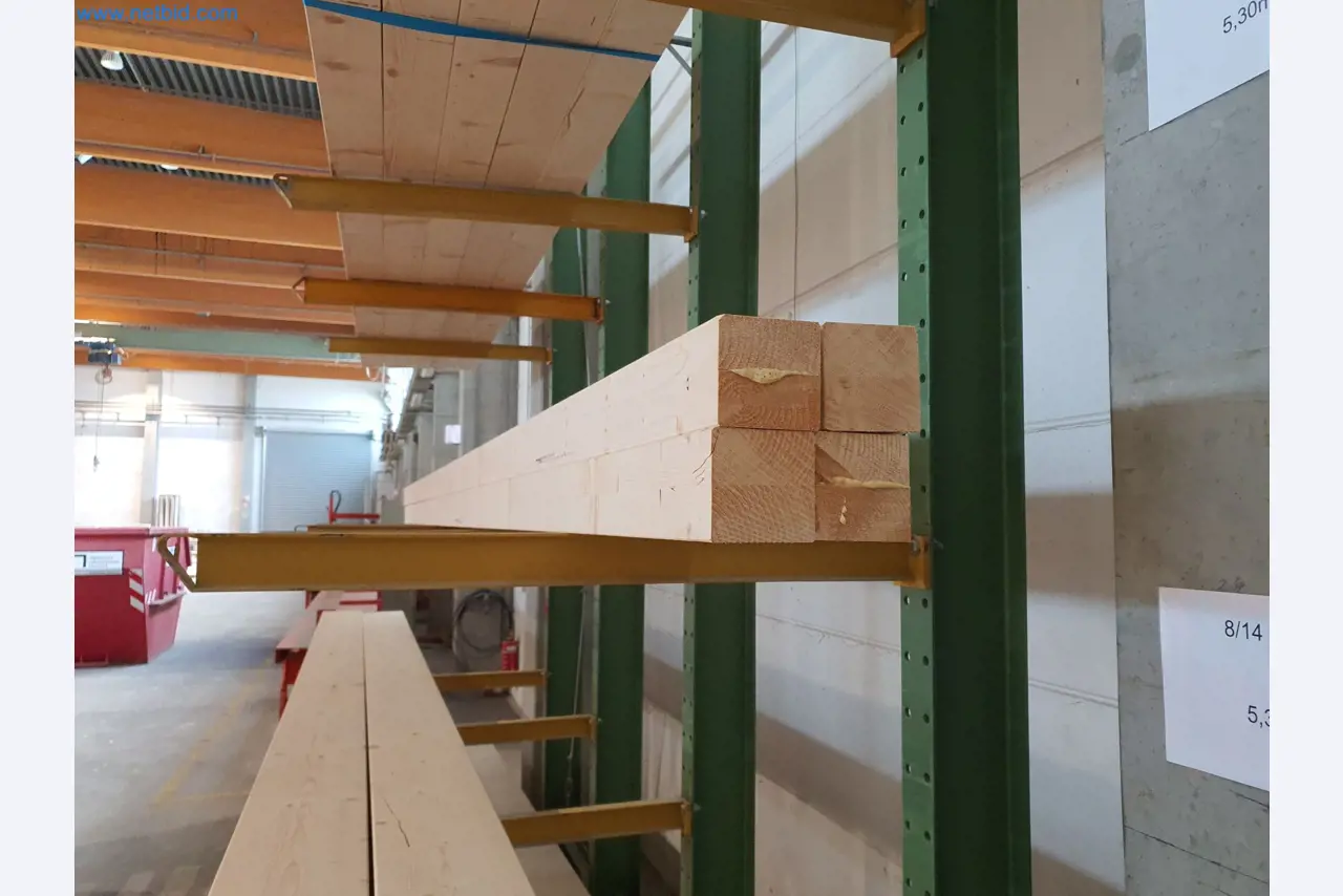 Machines pour le travail du bois et du métal et entrepôt d'un fabricant de maisons préfabriquées-5