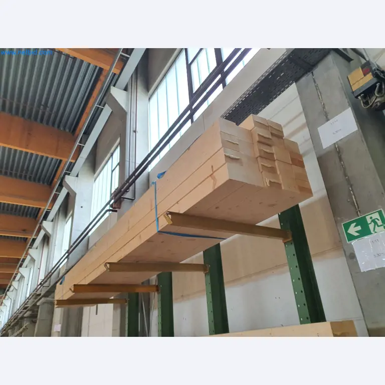 Machines pour le travail du bois et du métal et entrepôt d'un fabricant de maisons préfabriquées-6