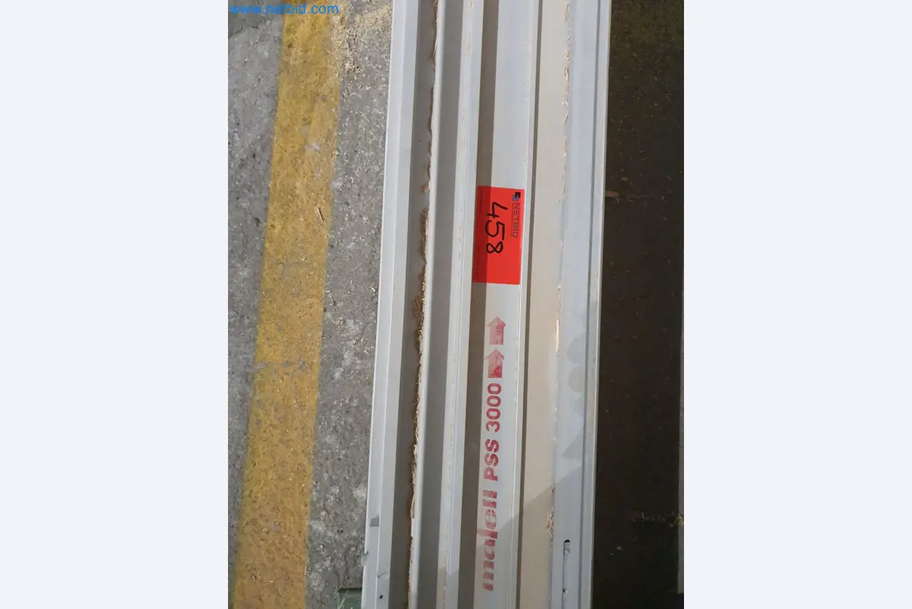 Machines pour le travail du bois et du métal et entrepôt d'un fabricant de maisons préfabriquées-2