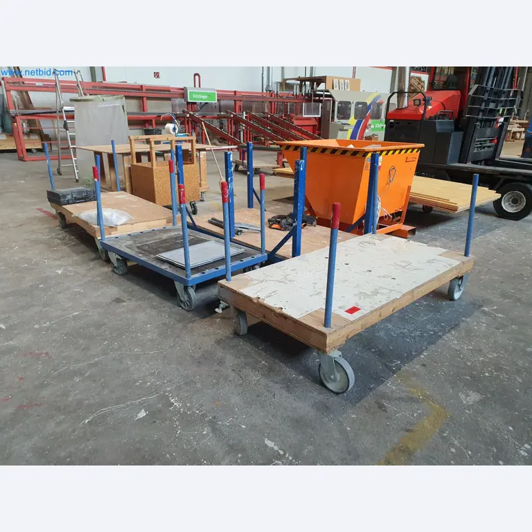 Máquinas para trabajar la madera y el metal y almacén de un fabricante de casas prefabricadas-1