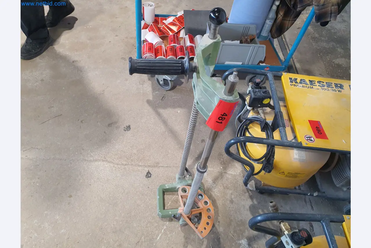 Holzbearbeitende- und metallbearbeitende Maschinen und Warenlager eines Fertighausherstellers -1