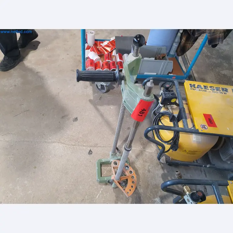 Holzbearbeitende- und metallbearbeitende Maschinen und Warenlager eines Fertighausherstellers -1