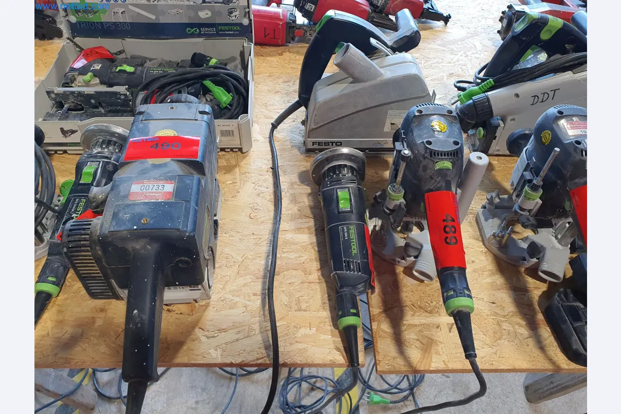 Holzbearbeitende- und metallbearbeitende Maschinen und Warenlager eines Fertighausherstellers -1