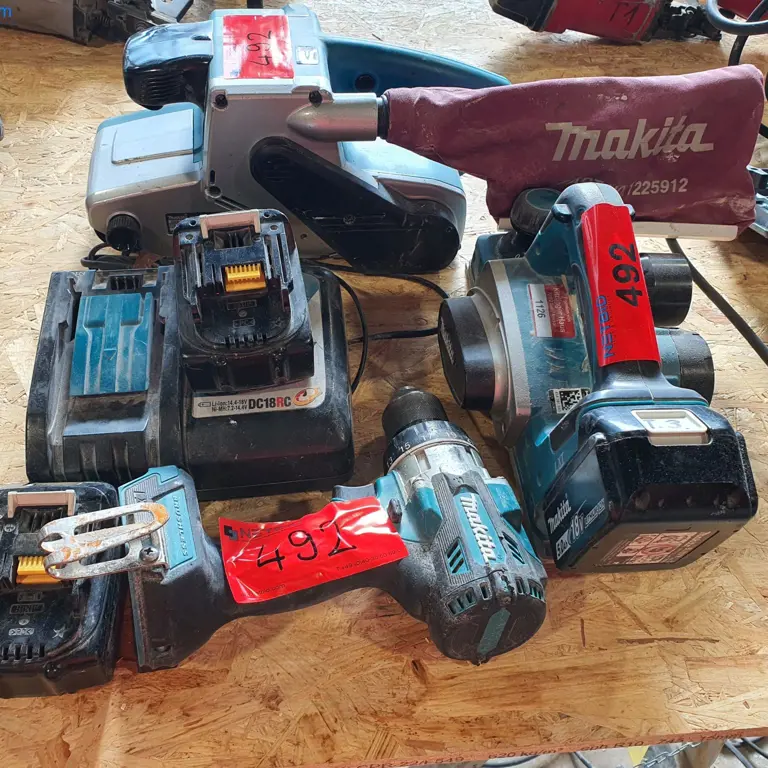 Akumulatorowa strugarka ręczna Makita DKP180