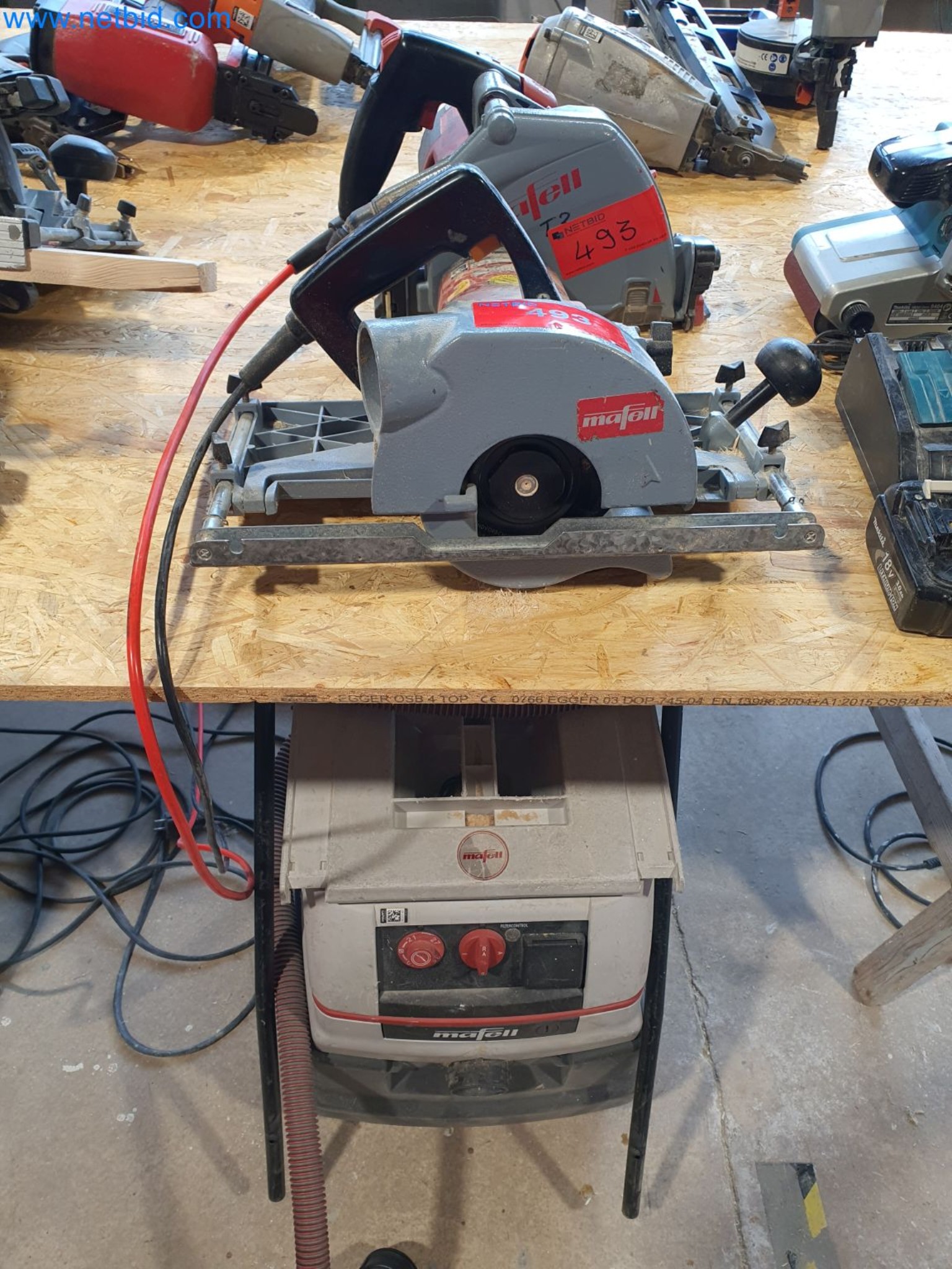 Holzbearbeitende- und metallbearbeitende Maschinen und Warenlager eines Fertighausherstellers -1