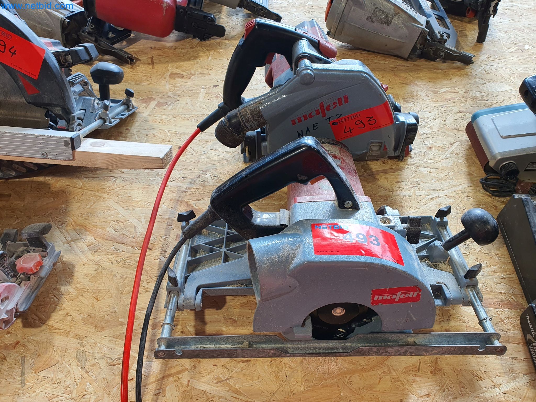 Holzbearbeitende- und metallbearbeitende Maschinen und Warenlager eines Fertighausherstellers -2