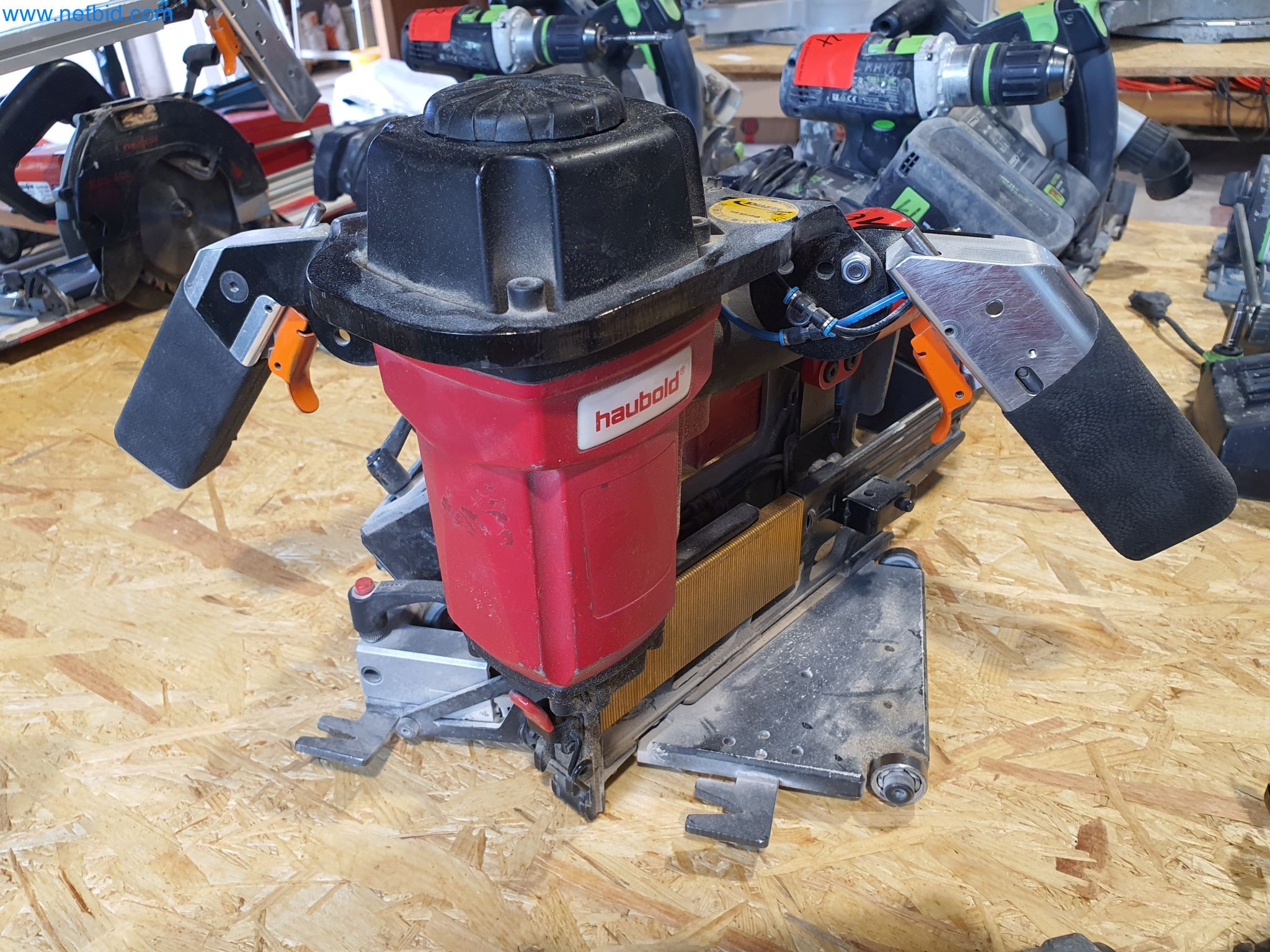 Woodworking and metalworking machines and warehouse of a prefabricated house manufacturer-1