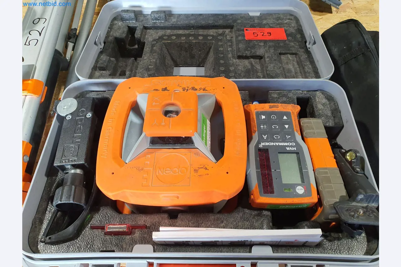 Holzbearbeitende- und metallbearbeitende Maschinen und Warenlager eines Fertighausherstellers -1