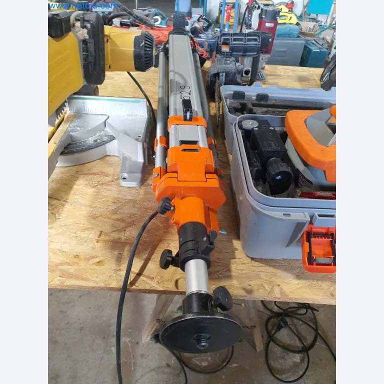 Holzbearbeitende- und metallbearbeitende Maschinen und Warenlager eines Fertighausherstellers -2