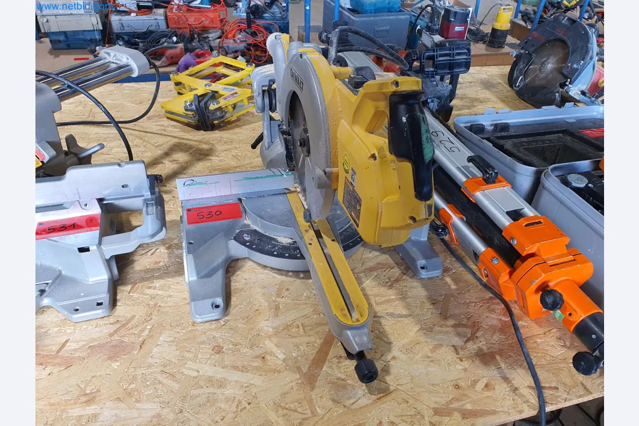 Holzbearbeitende- und metallbearbeitende Maschinen und Warenlager eines Fertighausherstellers -1