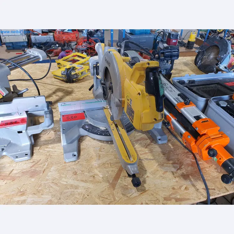 Holzbearbeitende- und metallbearbeitende Maschinen und Warenlager eines Fertighausherstellers -1