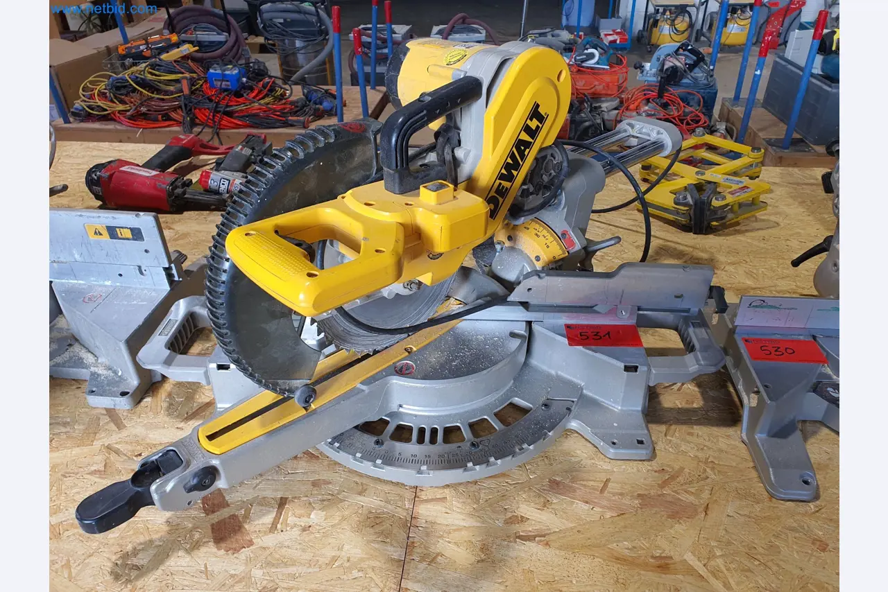 Holzbearbeitende- und metallbearbeitende Maschinen und Warenlager eines Fertighausherstellers -1