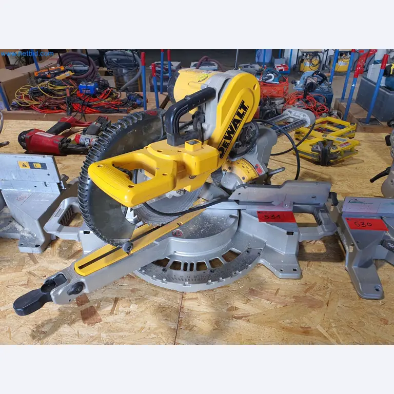 Holzbearbeitende- und metallbearbeitende Maschinen und Warenlager eines Fertighausherstellers -1