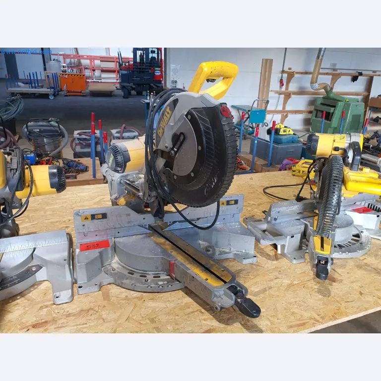 Holzbearbeitende- und metallbearbeitende Maschinen und Warenlager eines Fertighausherstellers -1