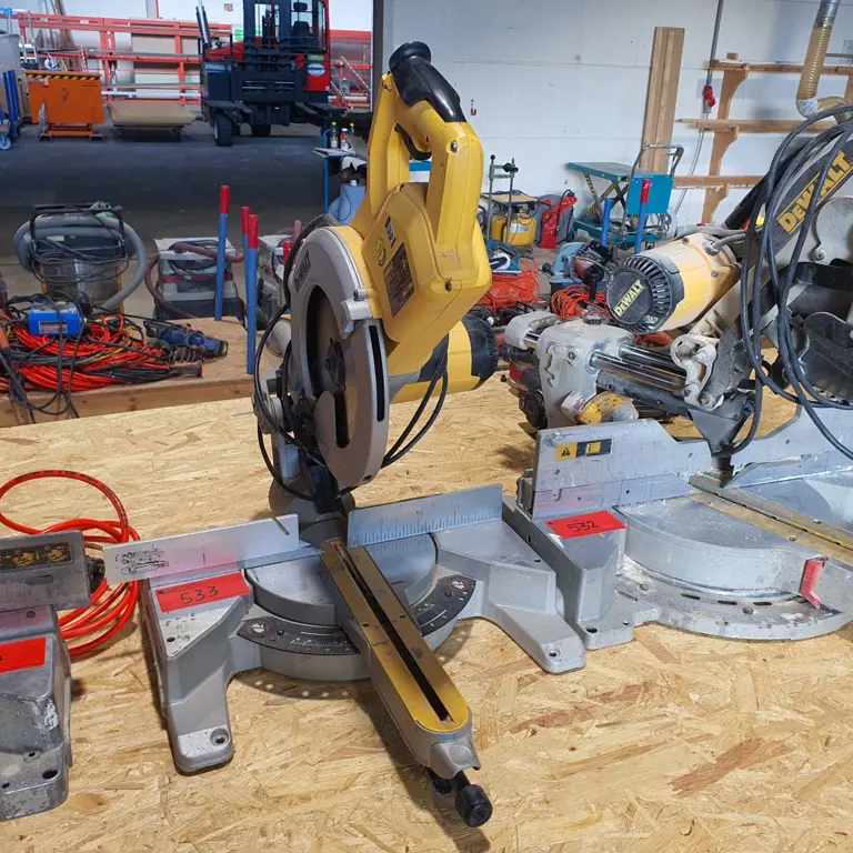 Kappsäge DeWalt DWS778