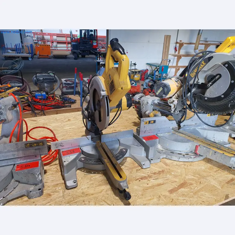 Holzbearbeitende- und metallbearbeitende Maschinen und Warenlager eines Fertighausherstellers -1