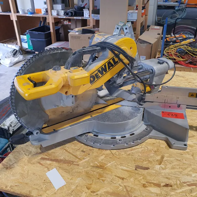 Kappsäge DeWalt DWS780