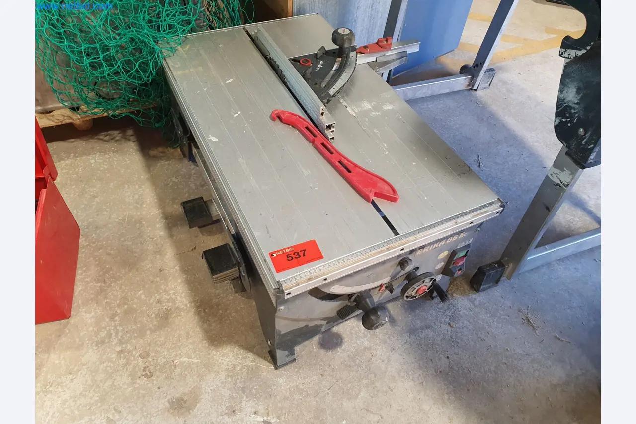 Holzbearbeitende- und metallbearbeitende Maschinen und Warenlager eines Fertighausherstellers -1