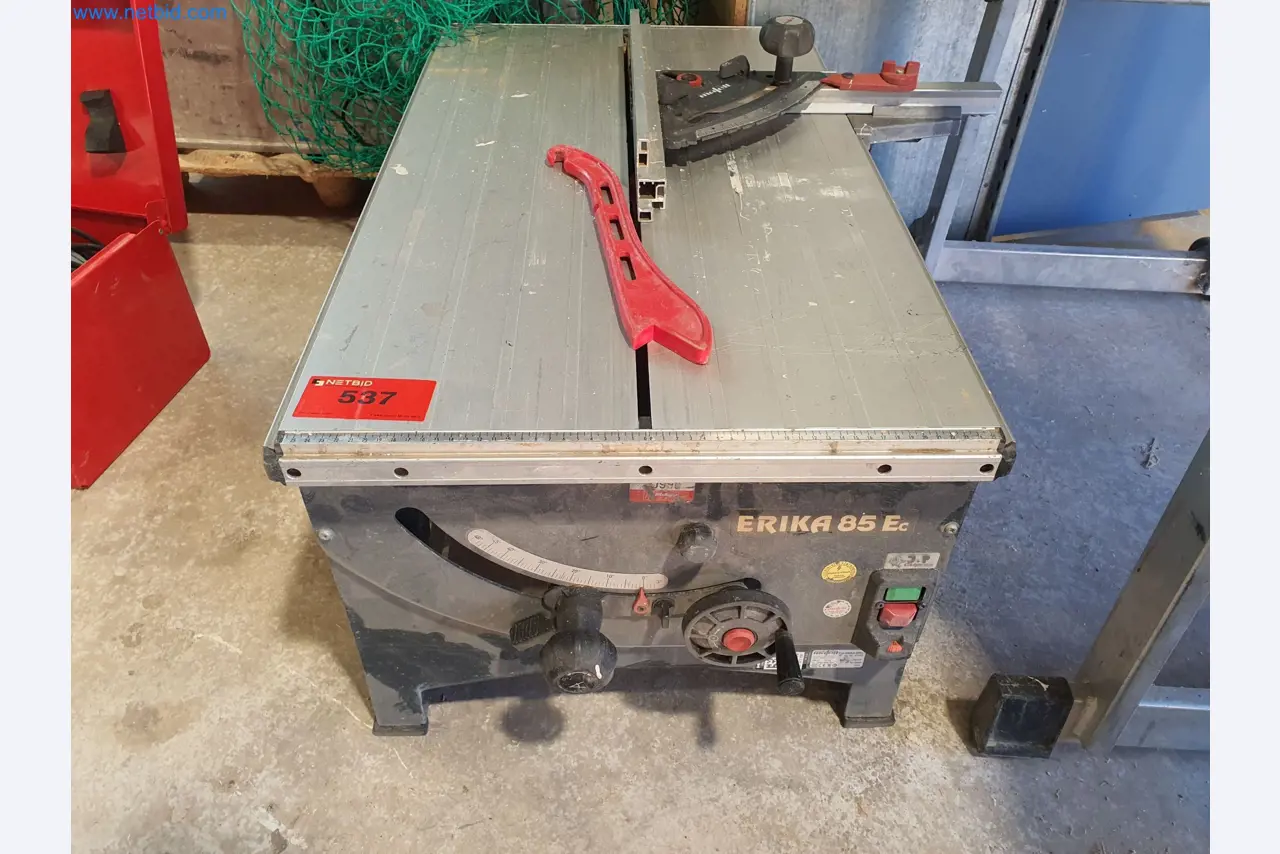 Holzbearbeitende- und metallbearbeitende Maschinen und Warenlager eines Fertighausherstellers -2