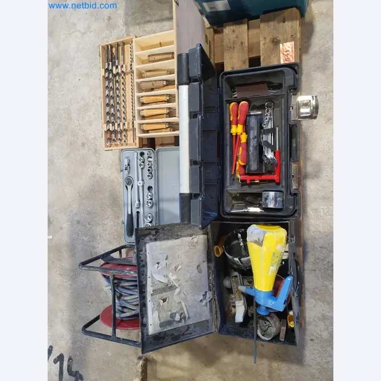 Holzbearbeitende- und metallbearbeitende Maschinen und Warenlager eines Fertighausherstellers -1