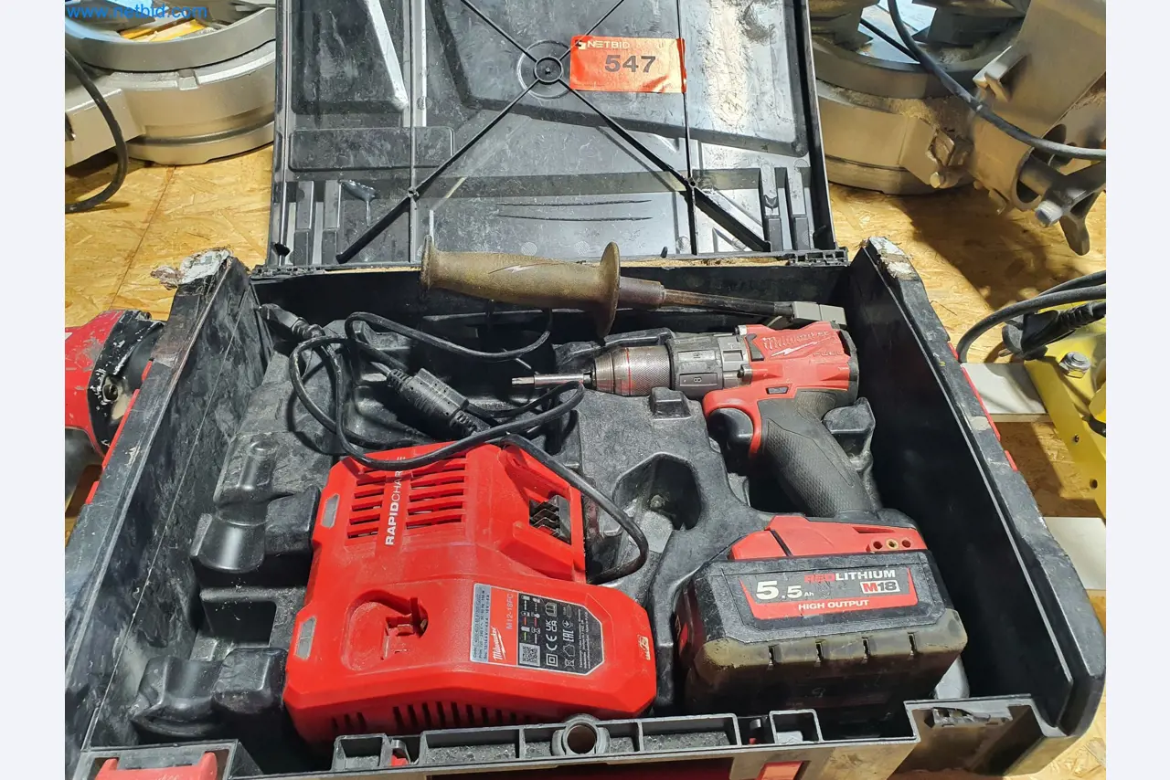 Holzbearbeitende- und metallbearbeitende Maschinen und Warenlager eines Fertighausherstellers -1