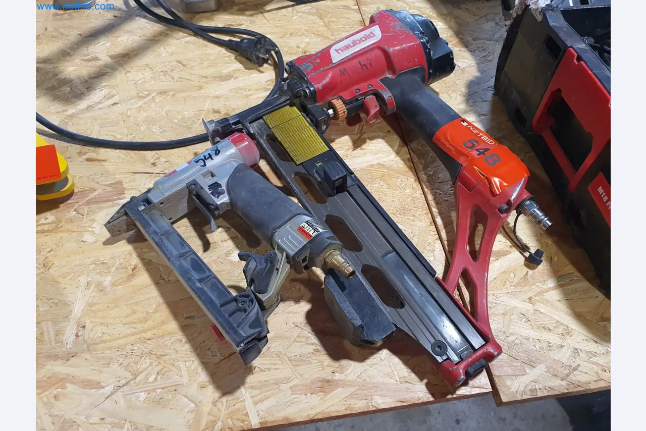 Holzbearbeitende- und metallbearbeitende Maschinen und Warenlager eines Fertighausherstellers -1