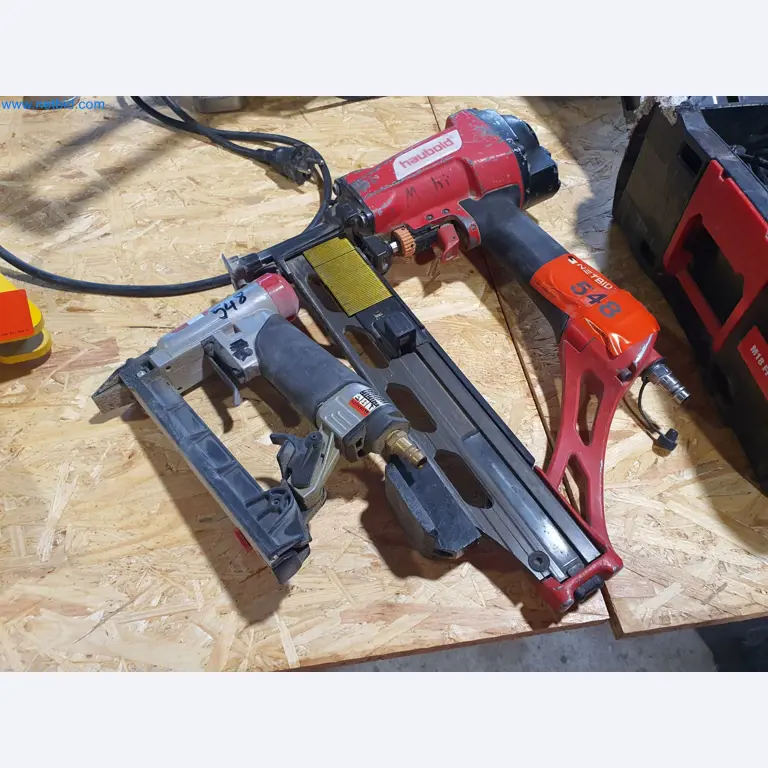 Holzbearbeitende- und metallbearbeitende Maschinen und Warenlager eines Fertighausherstellers -1