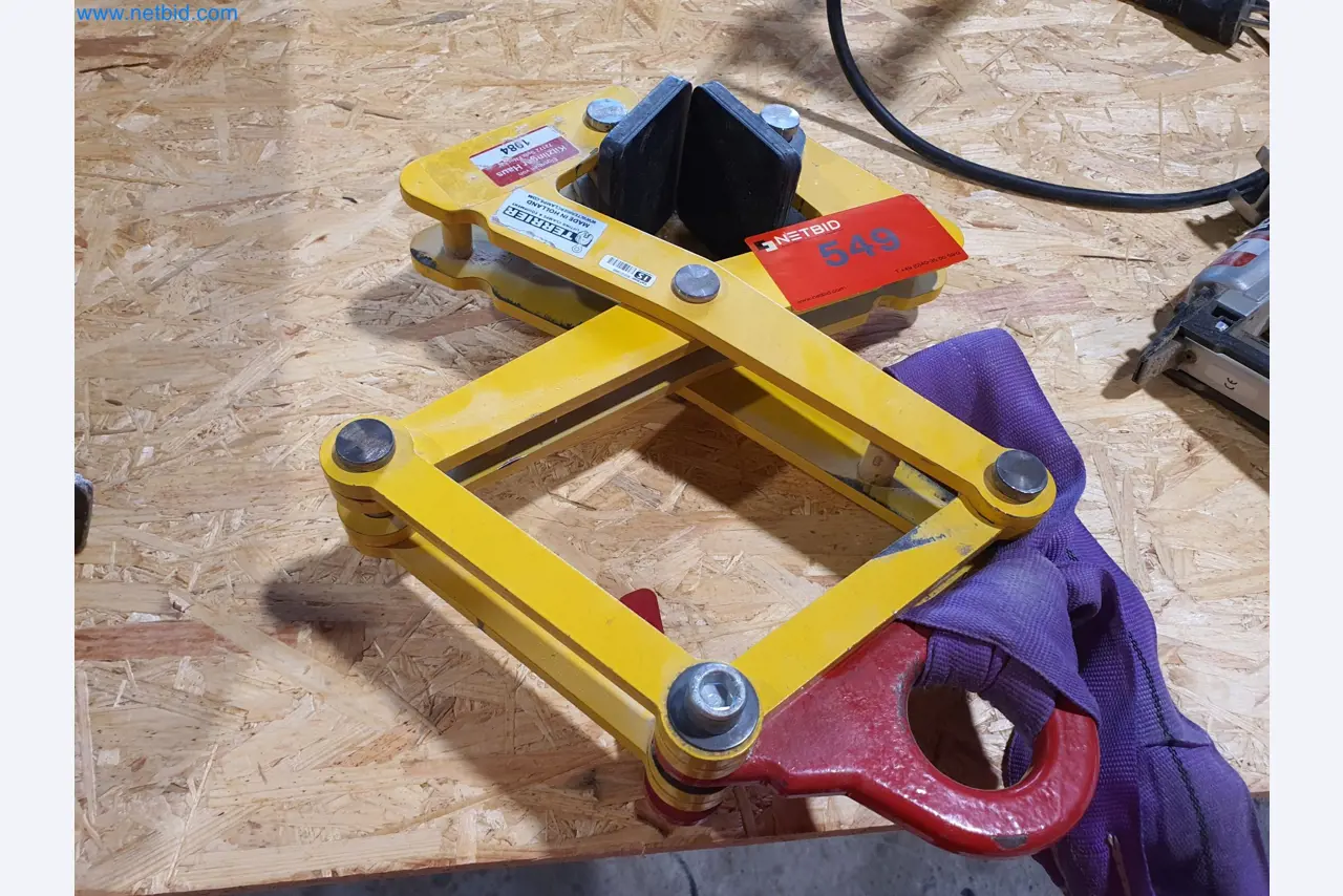 Holzbearbeitende- und metallbearbeitende Maschinen und Warenlager eines Fertighausherstellers -2