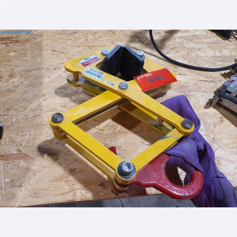 Holzbearbeitende- und metallbearbeitende Maschinen und Warenlager eines Fertighausherstellers -2