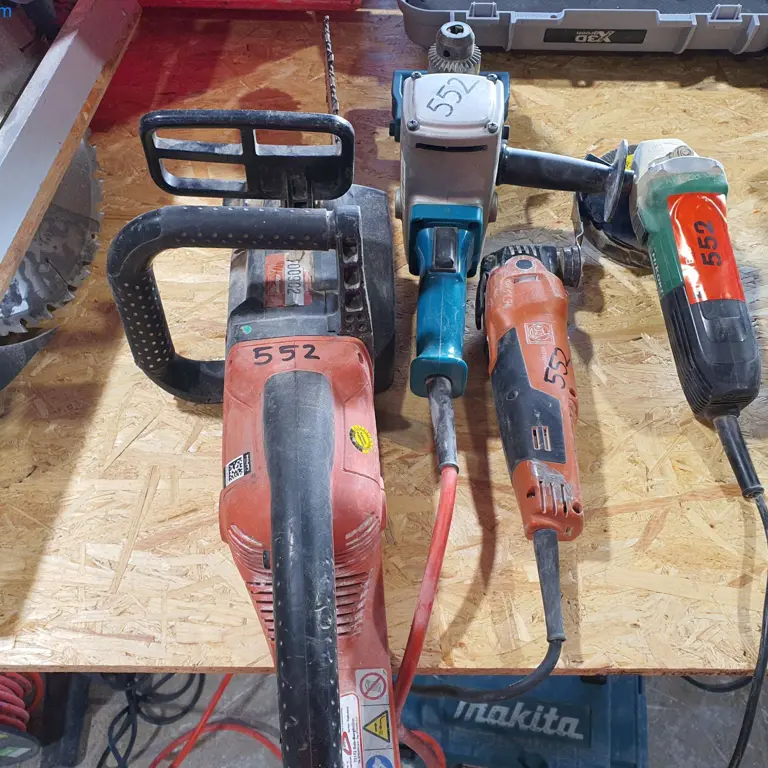 Zweihand-Bohrmaschine Makita DA6301