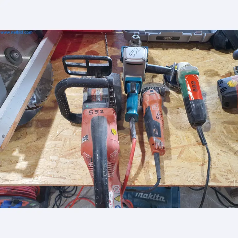 Holzbearbeitende- und metallbearbeitende Maschinen und Warenlager eines Fertighausherstellers -1