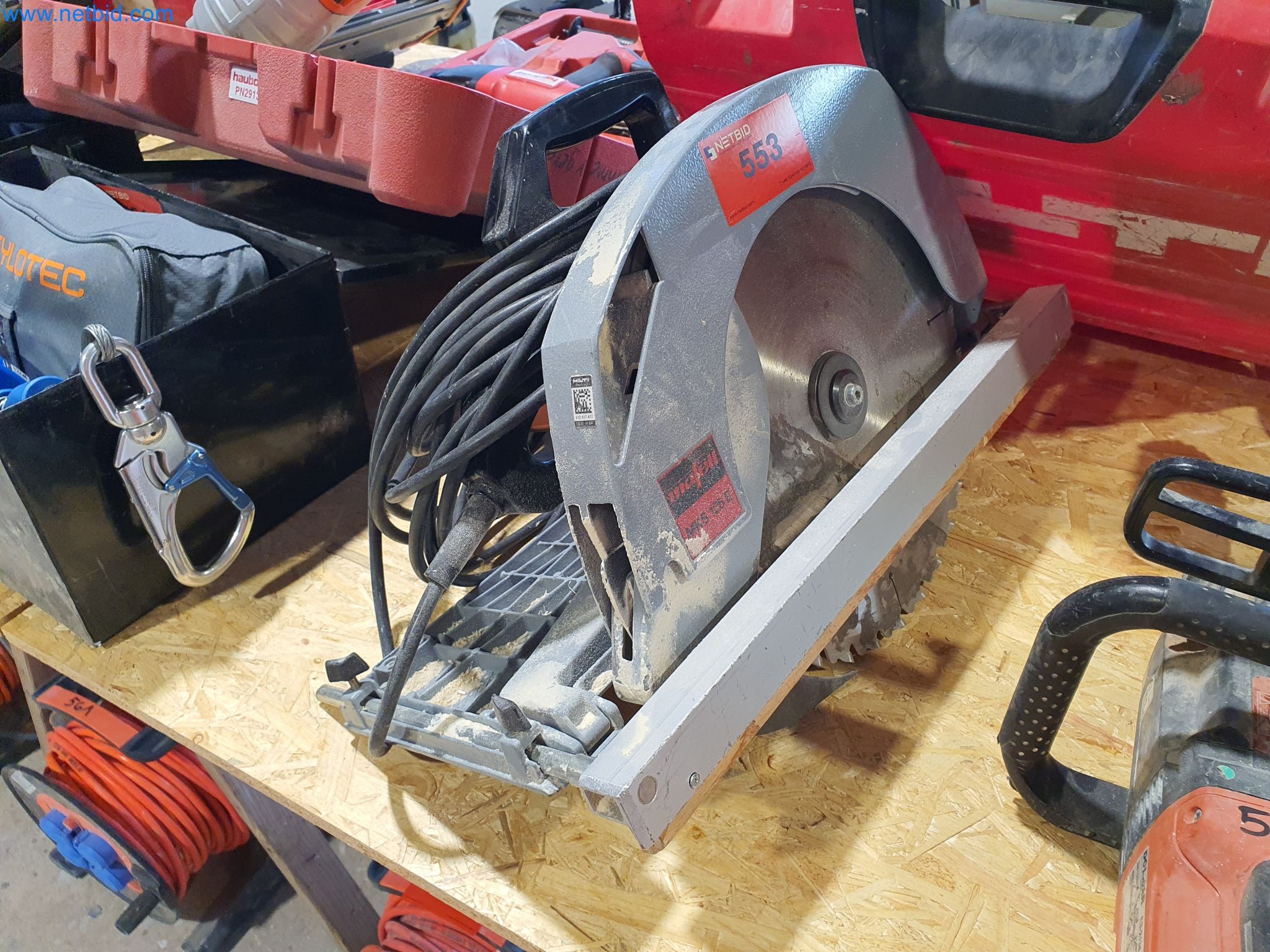 Maszyny do obróbki drewna i metalu oraz magazyn producenta domów prefabrykowanych-1