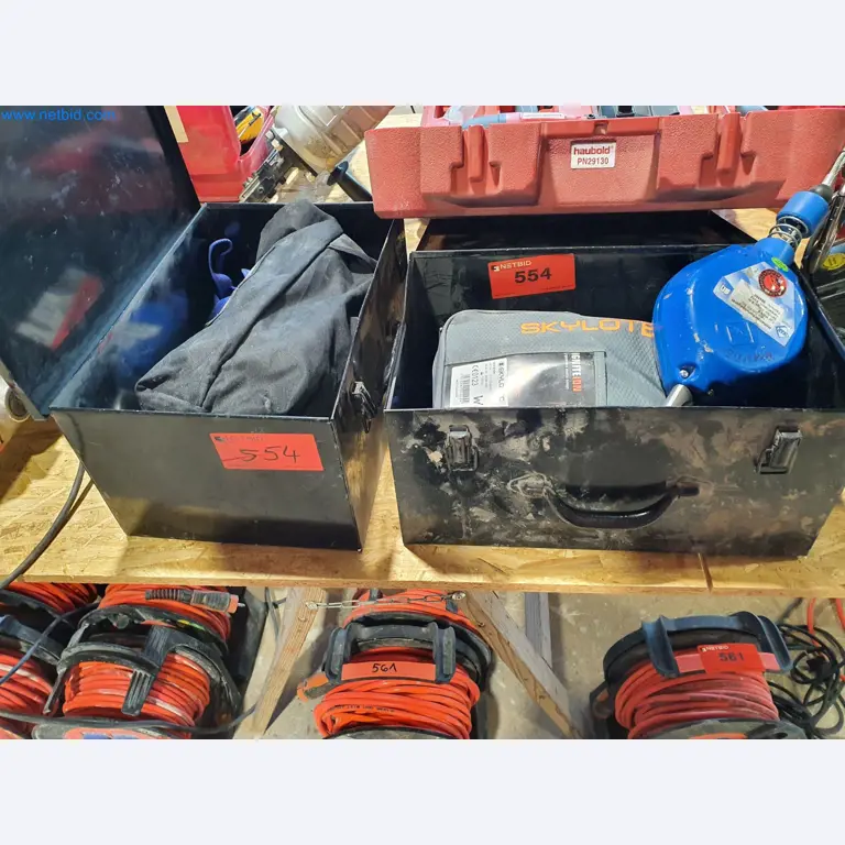 Holzbearbeitende- und metallbearbeitende Maschinen und Warenlager eines Fertighausherstellers -1