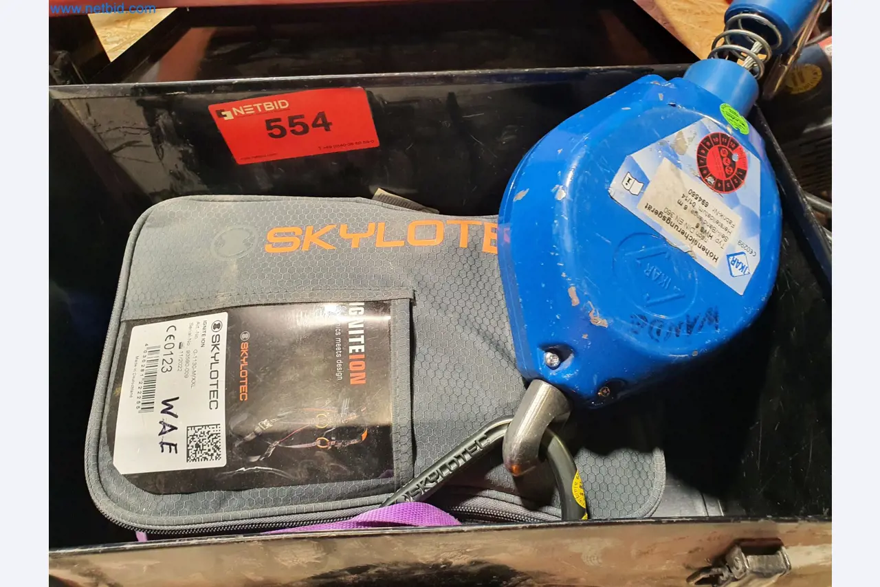 Holzbearbeitende- und metallbearbeitende Maschinen und Warenlager eines Fertighausherstellers -2