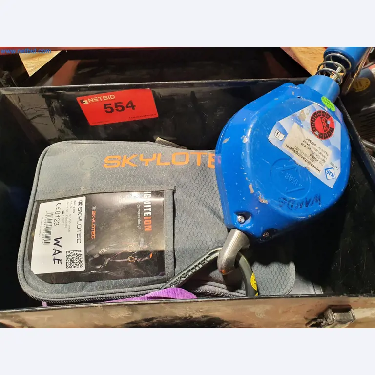 Holzbearbeitende- und metallbearbeitende Maschinen und Warenlager eines Fertighausherstellers -2