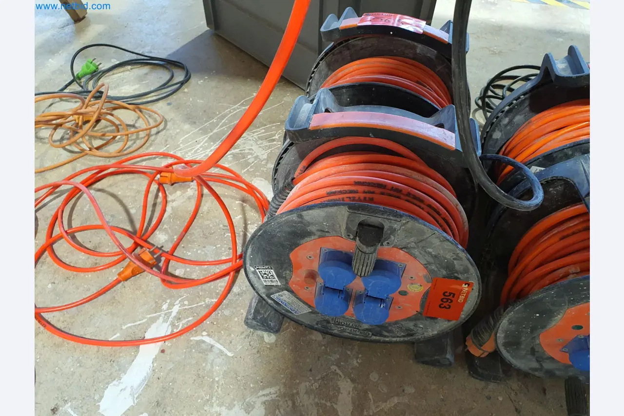 Holzbearbeitende- und metallbearbeitende Maschinen und Warenlager eines Fertighausherstellers -1