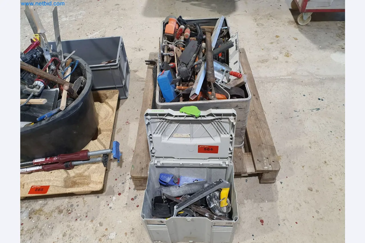 Holzbearbeitende- und metallbearbeitende Maschinen und Warenlager eines Fertighausherstellers -1