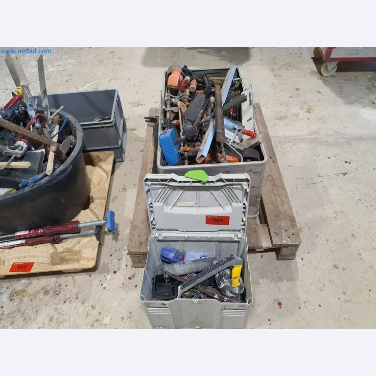 Holzbearbeitende- und metallbearbeitende Maschinen und Warenlager eines Fertighausherstellers -1